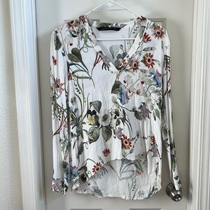 Zara flowy flowery top, buttons at sleeves